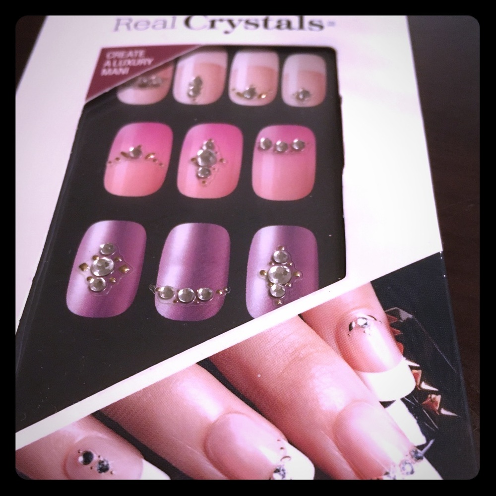 Kiss nail crystals
